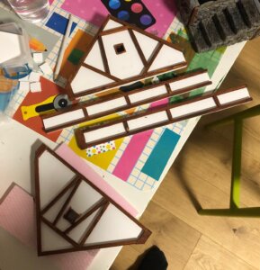 Foamboardmauern mit Holzkonstruktion